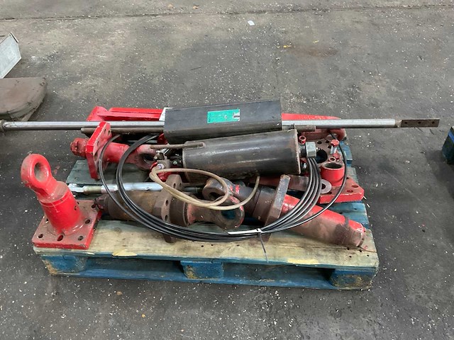 Partij aanhangwagen onderdelen - afbeelding 3 van  8