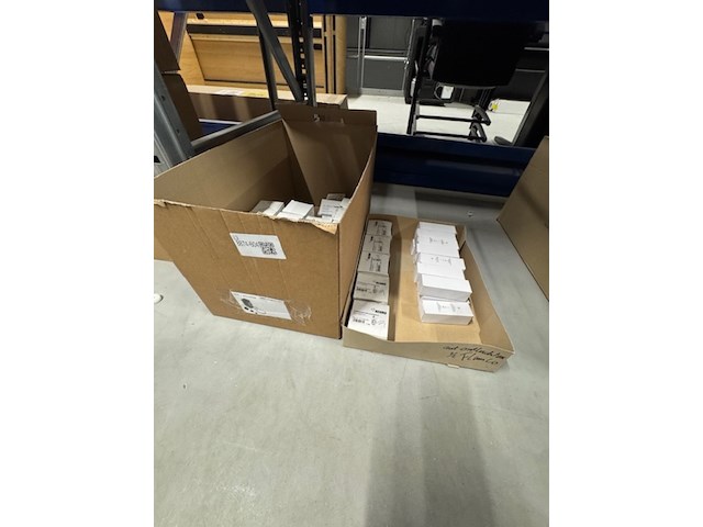 Partij aanlegthermostaten en ontluchters - afbeelding 1 van  6