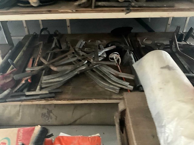 Partij aannemersgereedschap - afbeelding 2 van  3