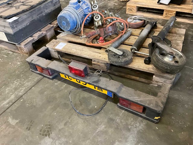 Partij aannemersmateriaal - afbeelding 6 van  6