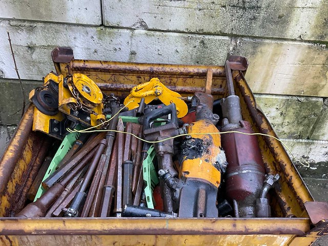Partij aannemersmateriaal - afbeelding 3 van  8