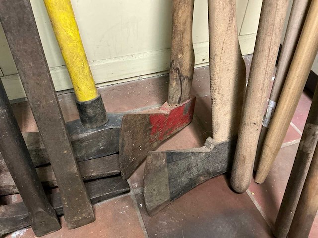 Partij aannemersmateriaal - afbeelding 3 van  4