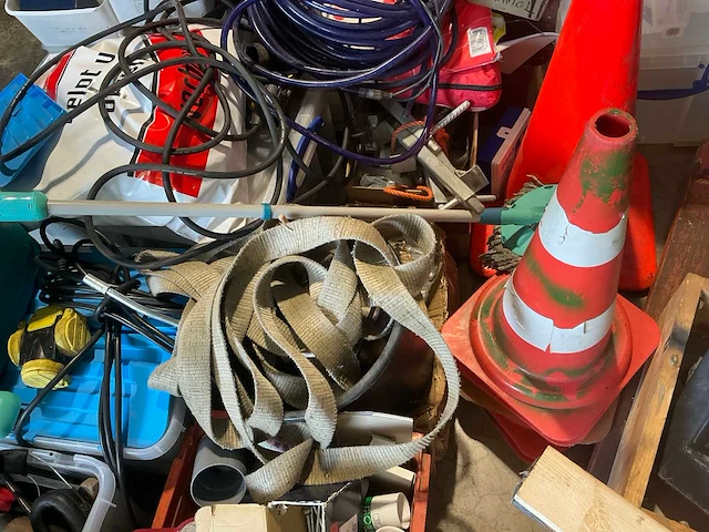 Partij aannemersmateriaal - afbeelding 9 van  13