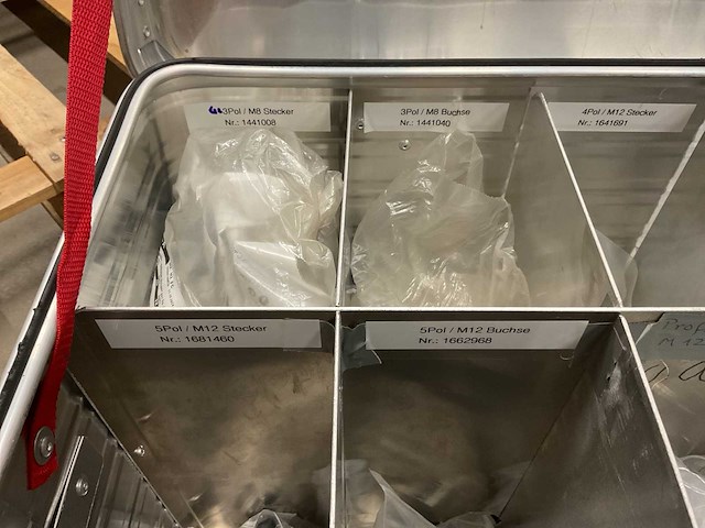 Partij aansluitstekkers (in aluminium transportkist) - afbeelding 3 van  8