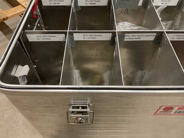 Partij aansluitstekkers (in aluminium transportkist) - afbeelding 5 van  8