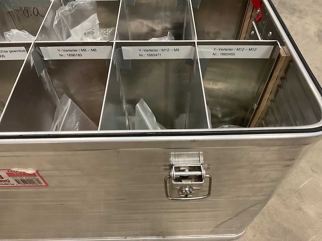 Partij aansluitstekkers (in aluminium transportkist) - afbeelding 6 van  8