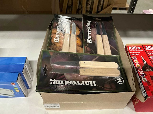 Partij aardappelmesjes carbon staal 8cm met roodbeuken heft (22x) - afbeelding 2 van  4