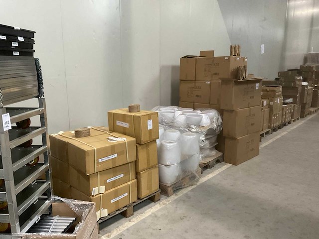 Partij aardewerk bloempotten - afbeelding 1 van  13