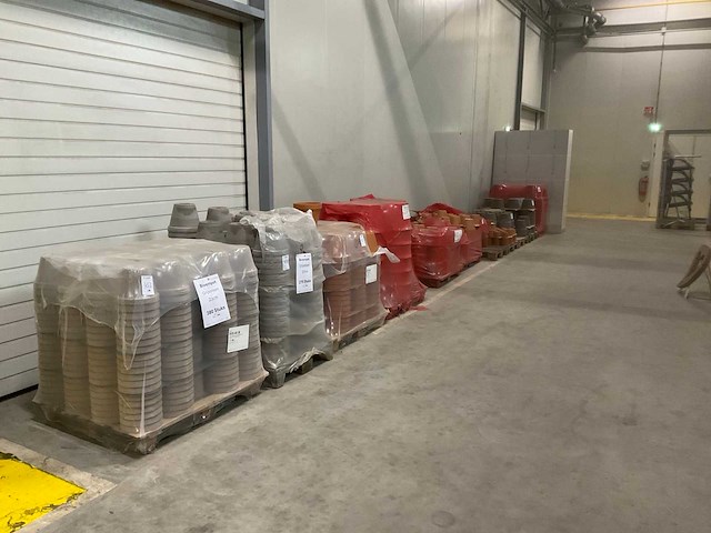 Partij aardewerk potten - afbeelding 1 van  17