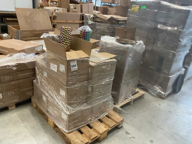 Partij aardewerk vazen - afbeelding 1 van  8