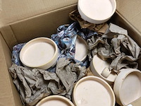 Partij aardewerk voetschalen in doos - afbeelding 3 van  5