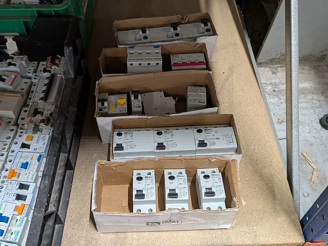Partij aardlek- en installatieautomaten, emat - afbeelding 5 van  12