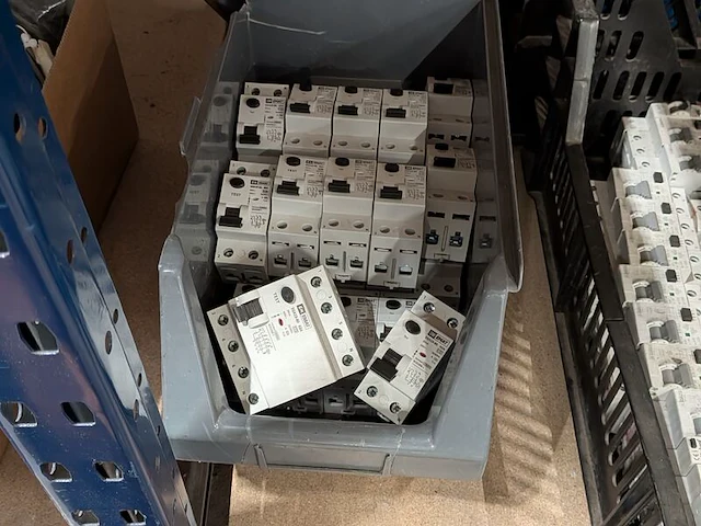Partij aardlek- en installatieautomaten, emat - afbeelding 8 van  12