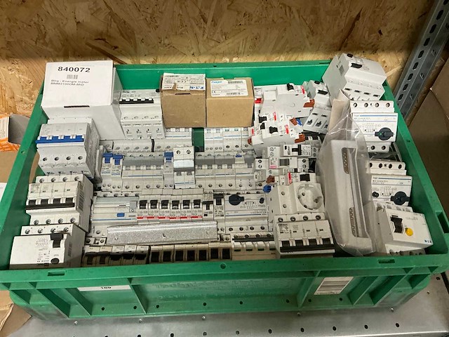 Partij aardlekautomaten en schakelmateriaal - afbeelding 2 van  6