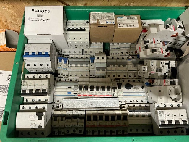 Partij aardlekautomaten en schakelmateriaal - afbeelding 3 van  6