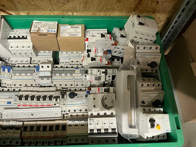 Partij aardlekautomaten en schakelmateriaal - afbeelding 4 van  6
