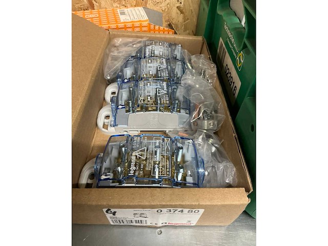 Partij aardlekautomaten en schakelmateriaal - afbeelding 6 van  6