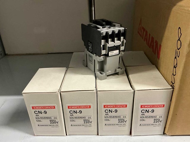 Partij ac magnetic contactors cn-9 (87x) - afbeelding 1 van  4