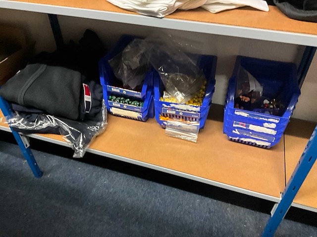 Partij accessoires - afbeelding 19 van  19