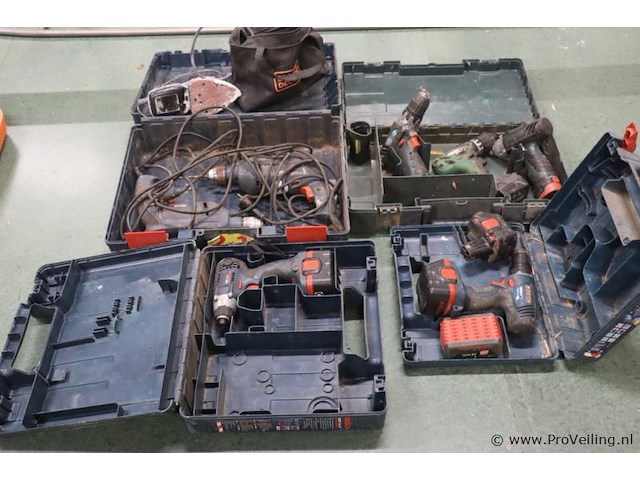 Partij (accu) boormachines & schuurmachine, diverse merken o.a. bosch & black+decker - afbeelding 1 van  12