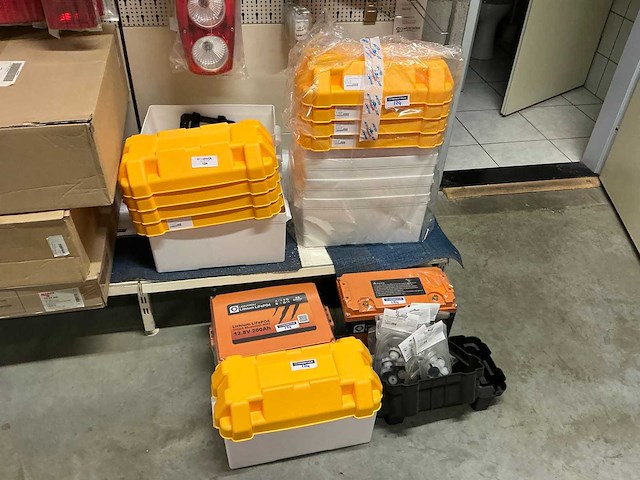 Partij accubakken - afbeelding 1 van  6