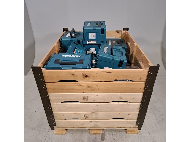 Partij acculader en koffers, o.a makita, metabo - afbeelding 1 van  9