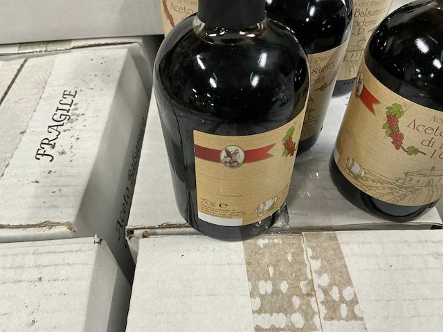 Partij aceto balsamico di modena i.g.p 250ml (590x) - afbeelding 3 van  3
