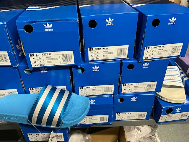 Partij adidas adilette slippers (72x) - afbeelding 8 van  18