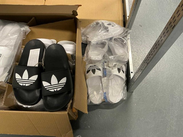 Partij adidas adilette slippers (72x) - afbeelding 9 van  18