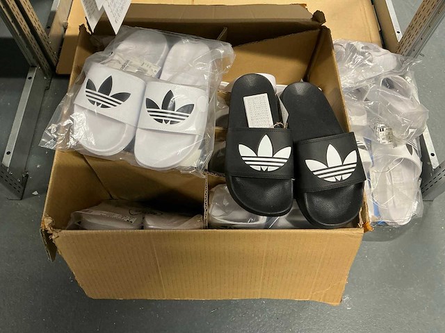 Partij adidas adilette slippers (72x) - afbeelding 10 van  18