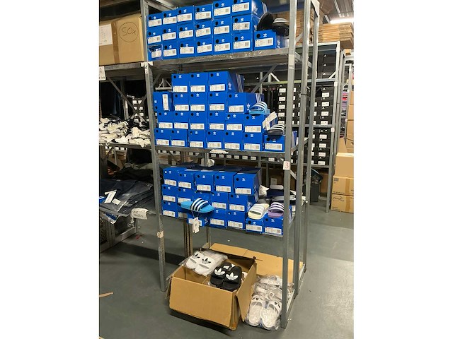 Partij adidas adilette slippers (72x) - afbeelding 11 van  18