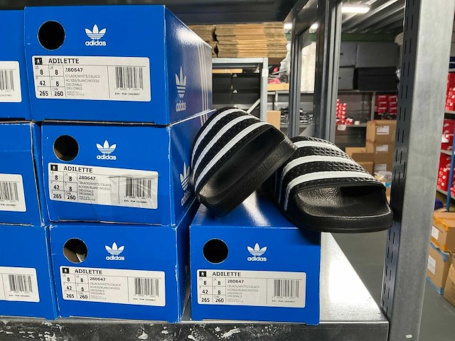 Partij adidas adilette slippers (72x) - afbeelding 12 van  18