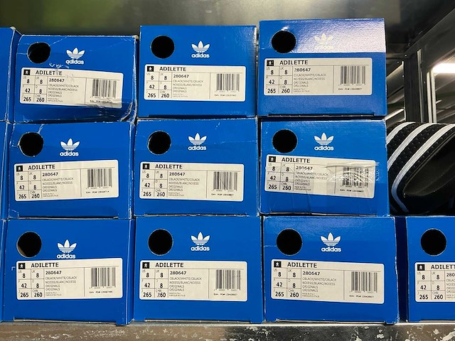 Partij adidas adilette slippers (72x) - afbeelding 13 van  18