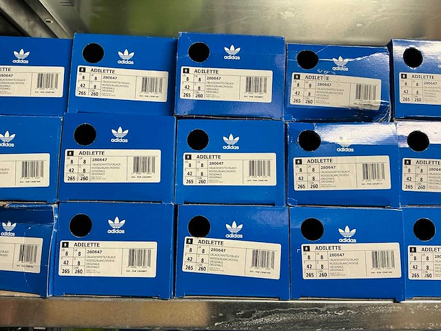 Partij adidas adilette slippers (72x) - afbeelding 14 van  18