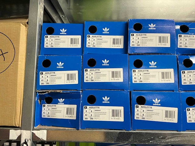 Partij adidas adilette slippers (72x) - afbeelding 15 van  18