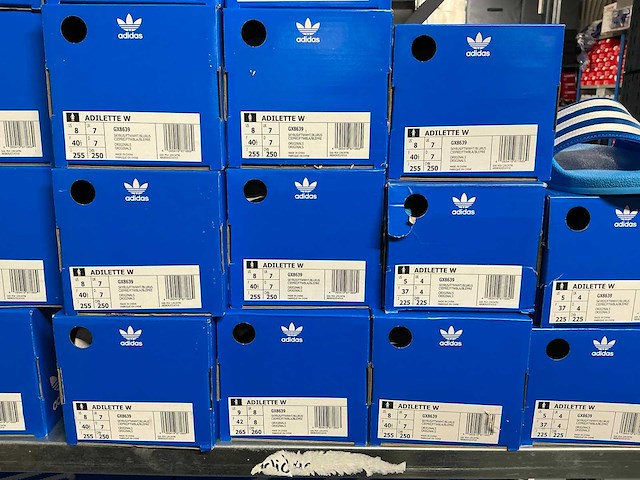 Partij adidas adilette slippers (72x) - afbeelding 18 van  18