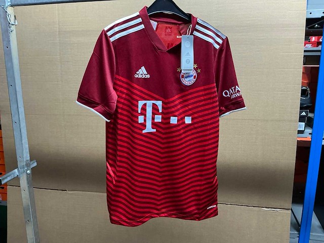 Partij adidas fc bayern munchen wedstrijdshirts (49x) - afbeelding 1 van  7