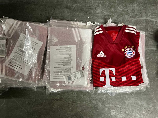 Partij adidas fc bayern munchen wedstrijdshirts (49x) - afbeelding 4 van  7