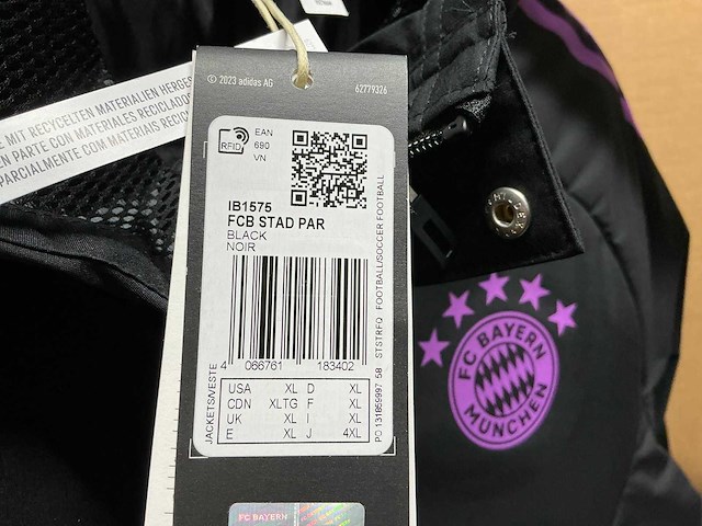 Partij adidas fc bayern munchen winter jassen (11x) - afbeelding 3 van  4