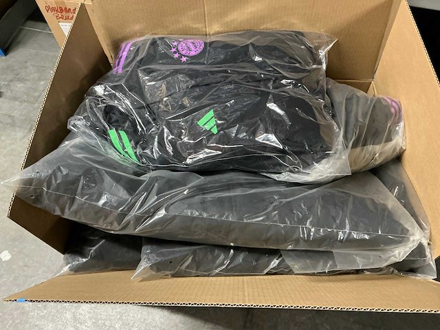 Partij adidas fc bayern munchen winter jassen (11x) - afbeelding 4 van  4