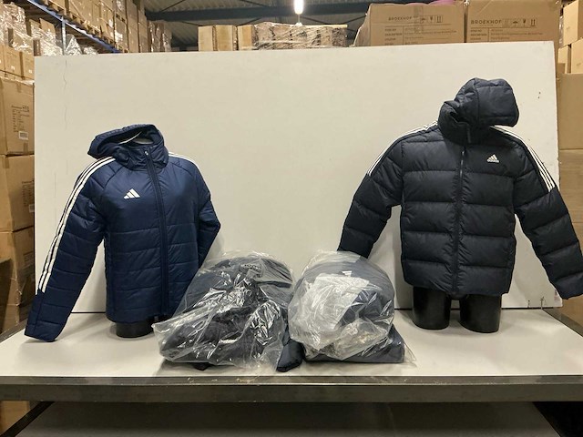 Partij adidas jassen (6x) - afbeelding 1 van  5