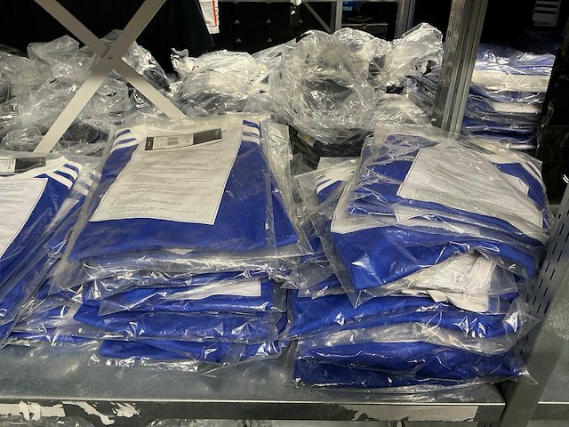 Partij adidas kids t-shirts blauw (48x) - afbeelding 3 van  7