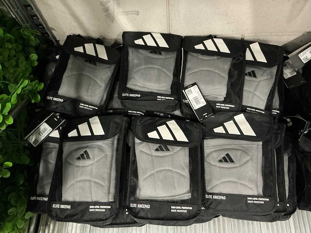 Partij adidas kneepads&tiro shin guards (78x) - afbeelding 2 van  5
