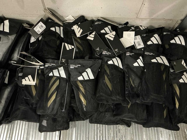 Partij adidas kneepads&tiro shin guards (78x) - afbeelding 3 van  5