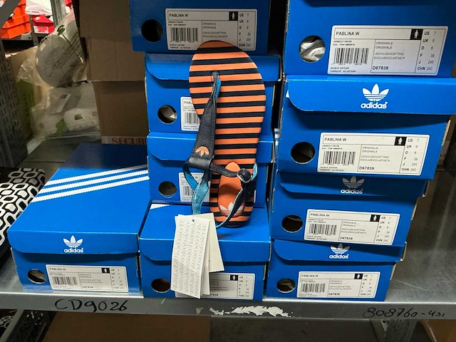 Partij adidas pablina w sandalen (11x) - afbeelding 1 van  4