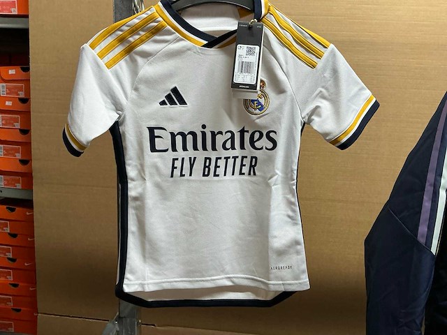 Partij adidas real madrid wedstrijdshirts/jassen (7x) - afbeelding 2 van  8