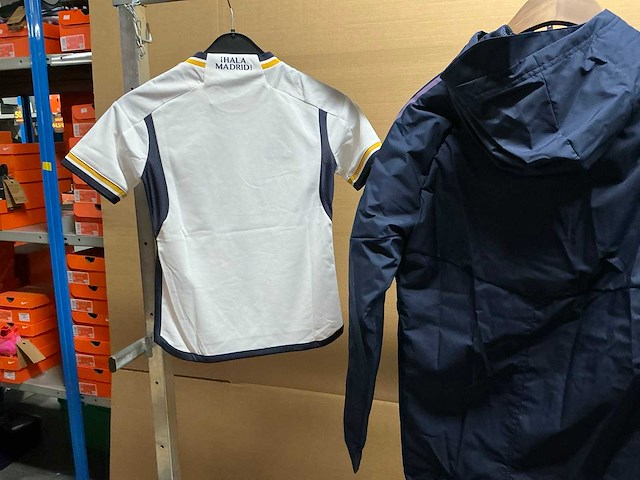 Partij adidas real madrid wedstrijdshirts/jassen (7x) - afbeelding 7 van  8