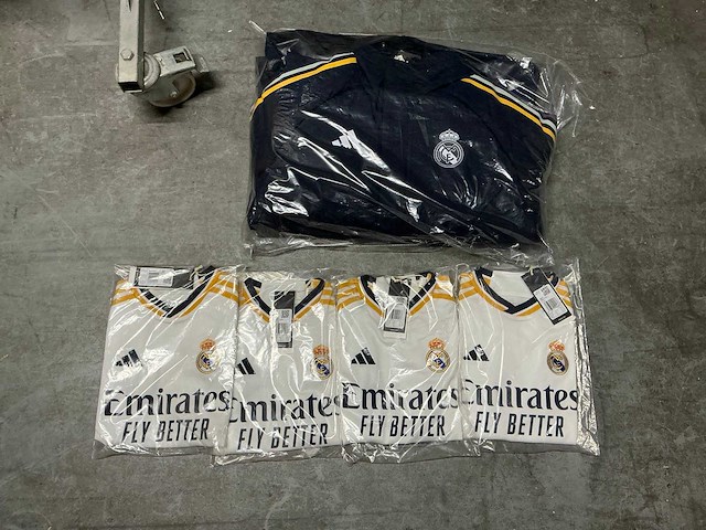 Partij adidas real madrid wedstrijdshirts/jassen (7x) - afbeelding 8 van  8