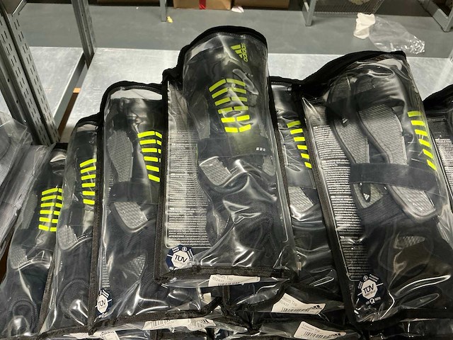 Partij adidas scheenbeschermers loxeom top (93x) - afbeelding 3 van  3