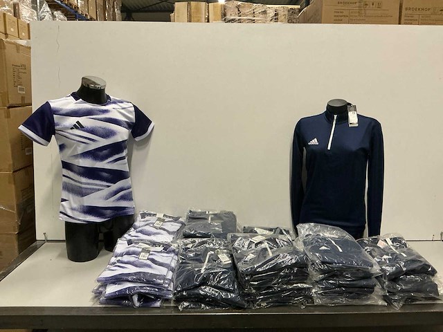 Partij adidas shirts/halfzips (64x) - afbeelding 1 van  13